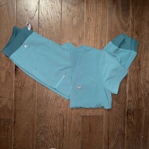 Figs hydrogen Catarina xsmall top and zamora xsmall/petite bottoms